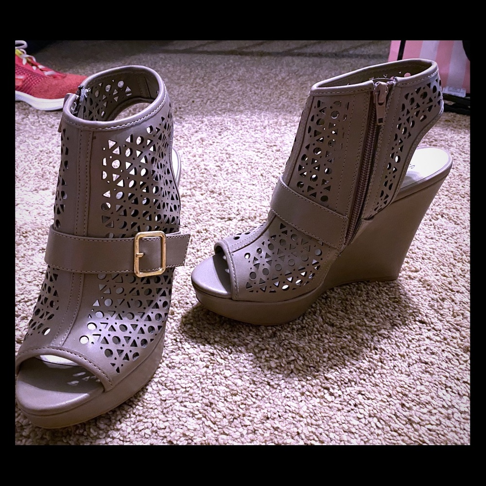 Never Worn! Side Zip Ankle Wedge